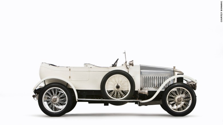‘World’s first sports car’ sells for $657K