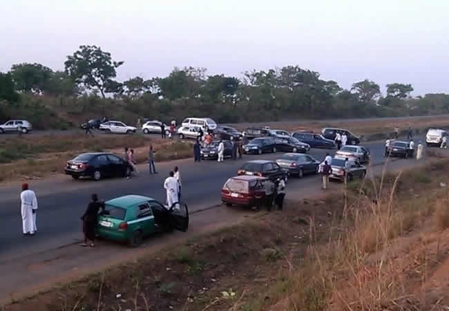 Residents Barricade Kaduna-Abuja Highway Due To Kidnapping
