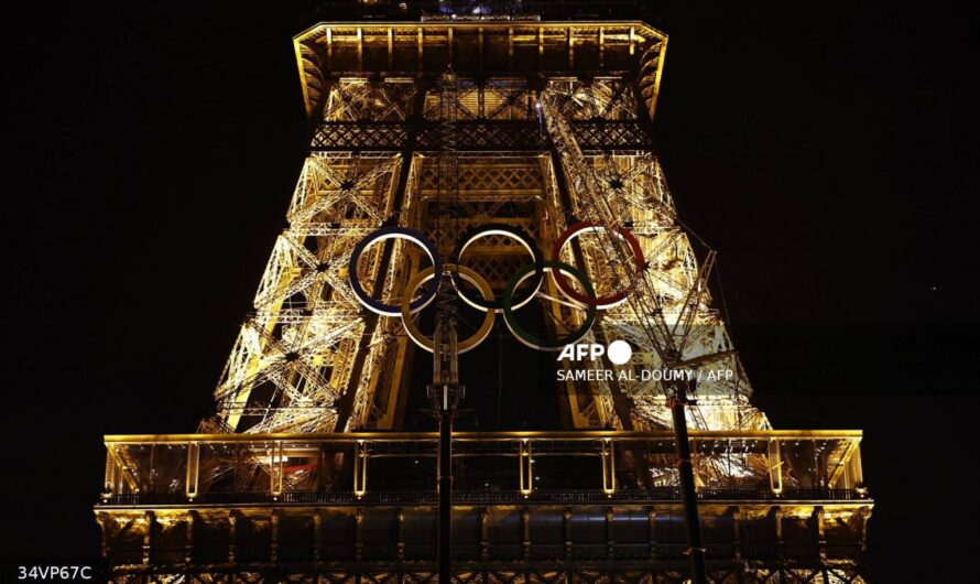 Police Arrest Man for Climbing Eiffel Tower on Last Day of Olympics